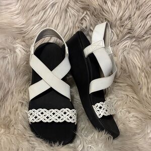 Sketchers archfit Women’s White Crisscross Wedge Sandals with sparkled Toe Band